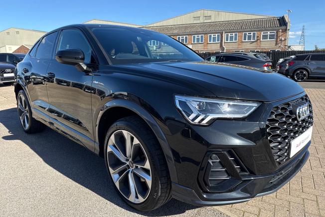 AUDI Q3 Photo 22