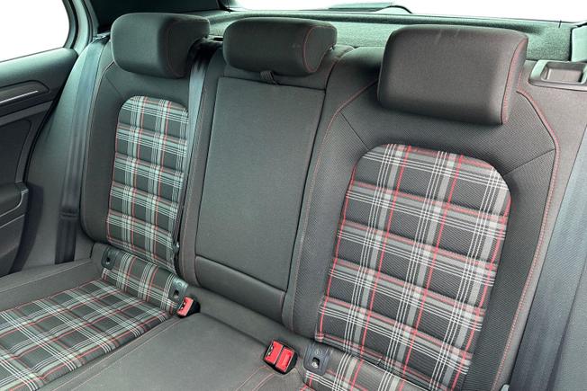 VOLKSWAGEN Golf Photo 9