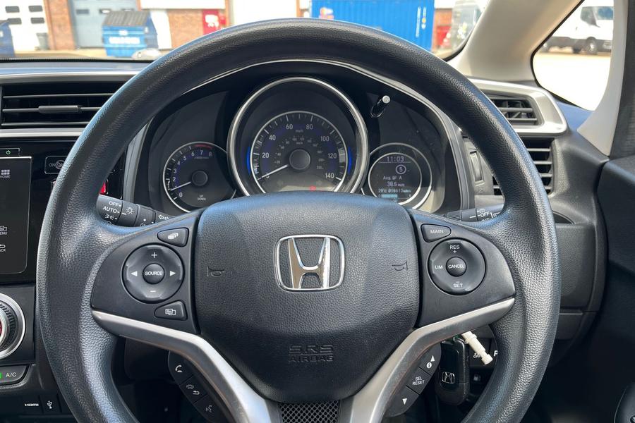 Honda Jazz Photo autoimg-be4420c60121080c19bd0f0d2b20c314d22bfe68.jpg