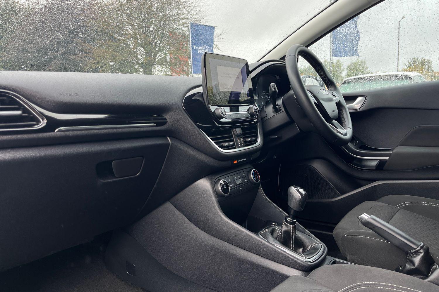 Ford FIESTA Photo 17
