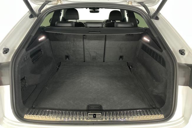 AUDI Q8 Photo 12