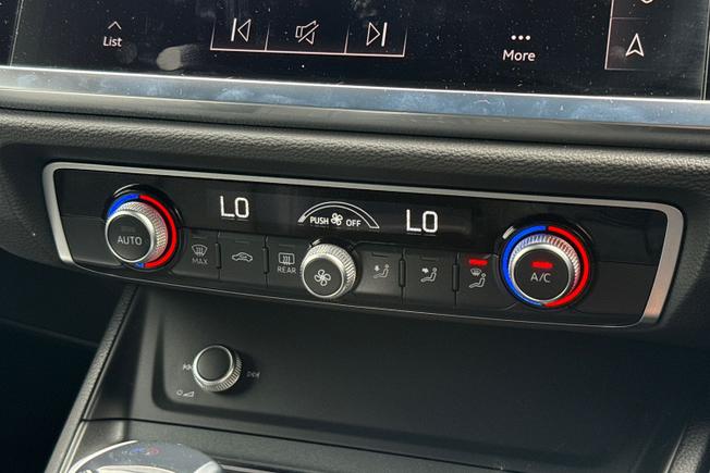 AUDI Q3 Photo 36