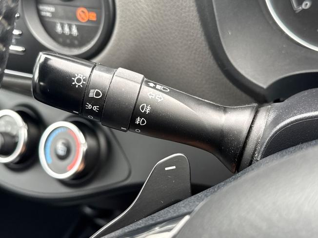 TOYOTA Yaris Photo 47