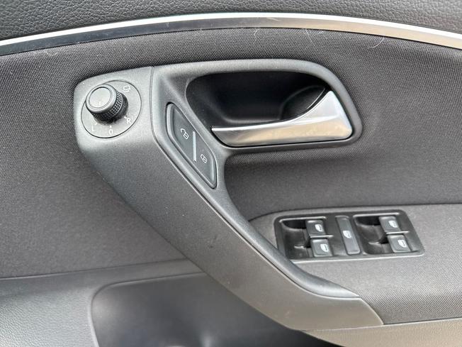 VOLKSWAGEN Polo Photo 27