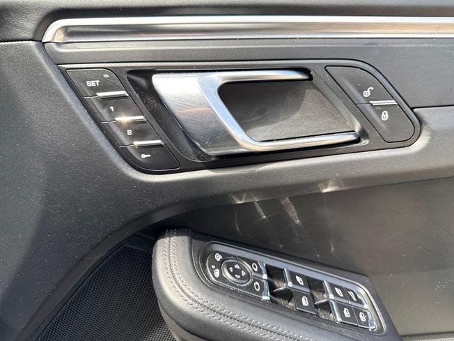 PORSCHE Macan Photo 31