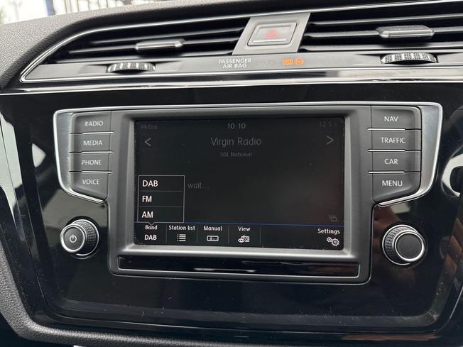 VOLKSWAGEN Touran Photo 13