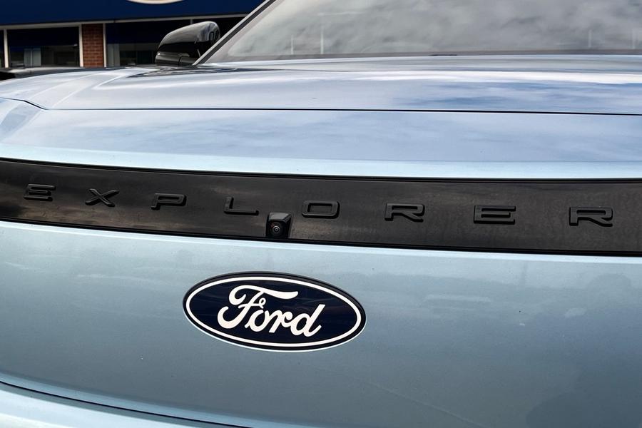 Ford EXPLORER Photo autoimg-be67ac464bfd69d325114cc5113532921f58d7da.jpg