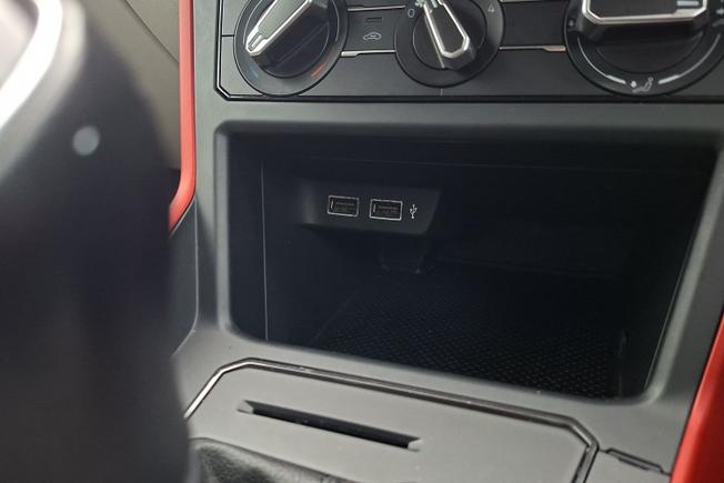 VOLKSWAGEN Polo Photo 38