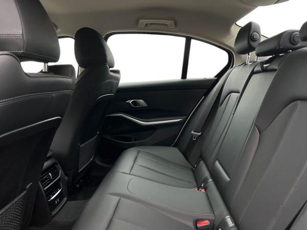 BMW 3 Series Photo autoimg-be6980f5e7f3b0f5e736cd9d81444592b030f76a.jpg