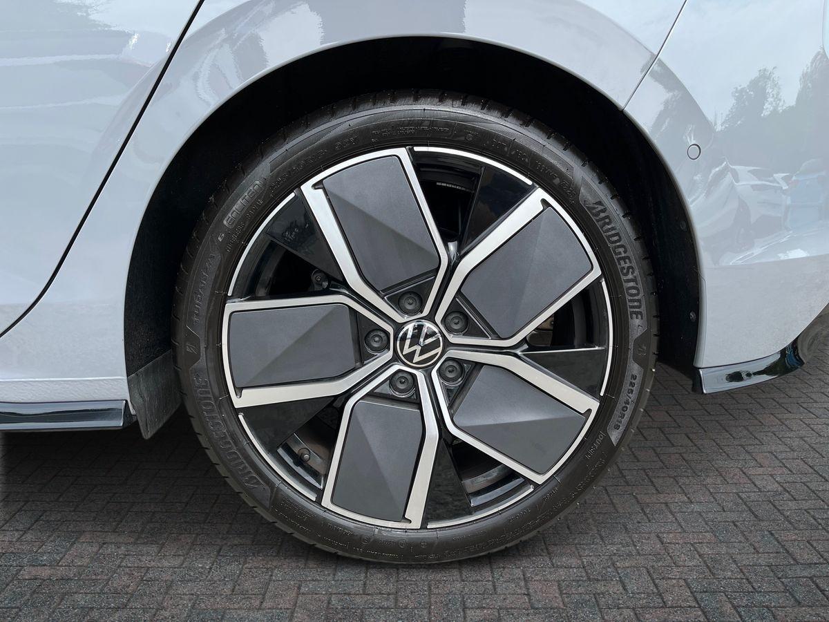 Volkswagen Golf Photo autoimg-be6b54096f77d5b1fd77843602f9a3d59ef9760a.jpg