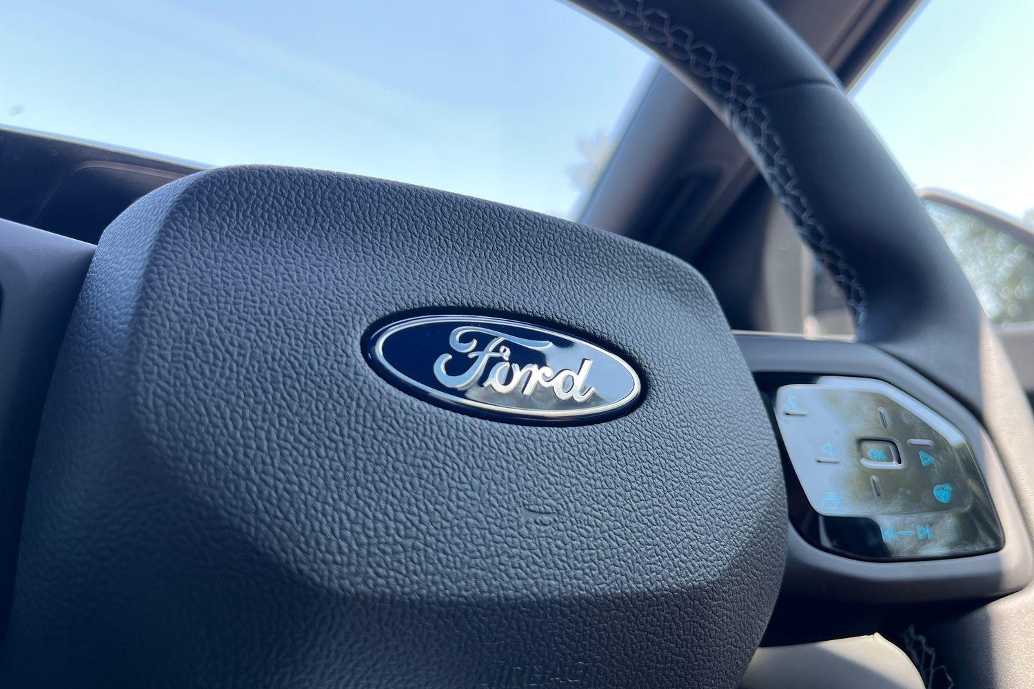 Ford Explorer Photo 39