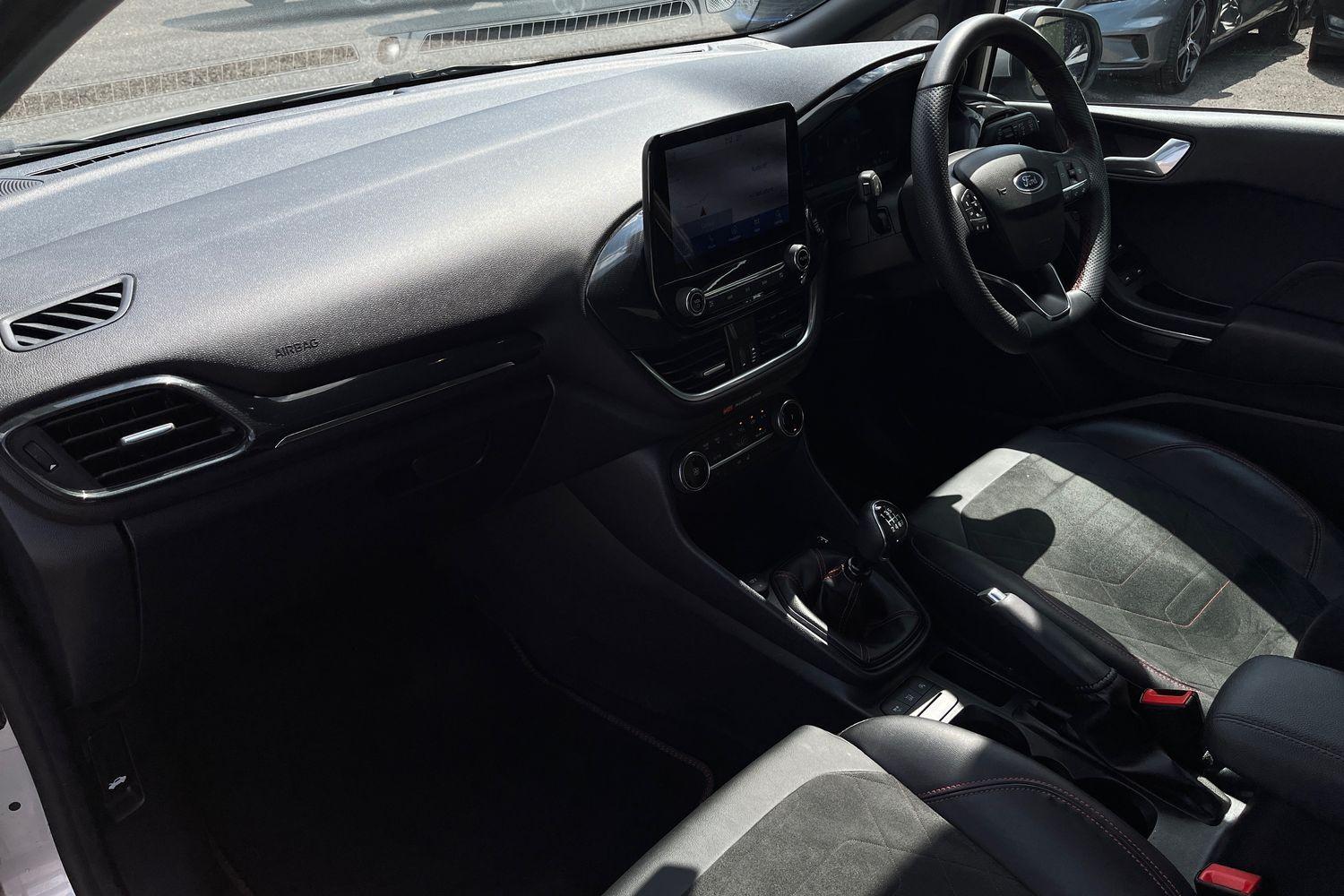 Ford FIESTA Photo 17