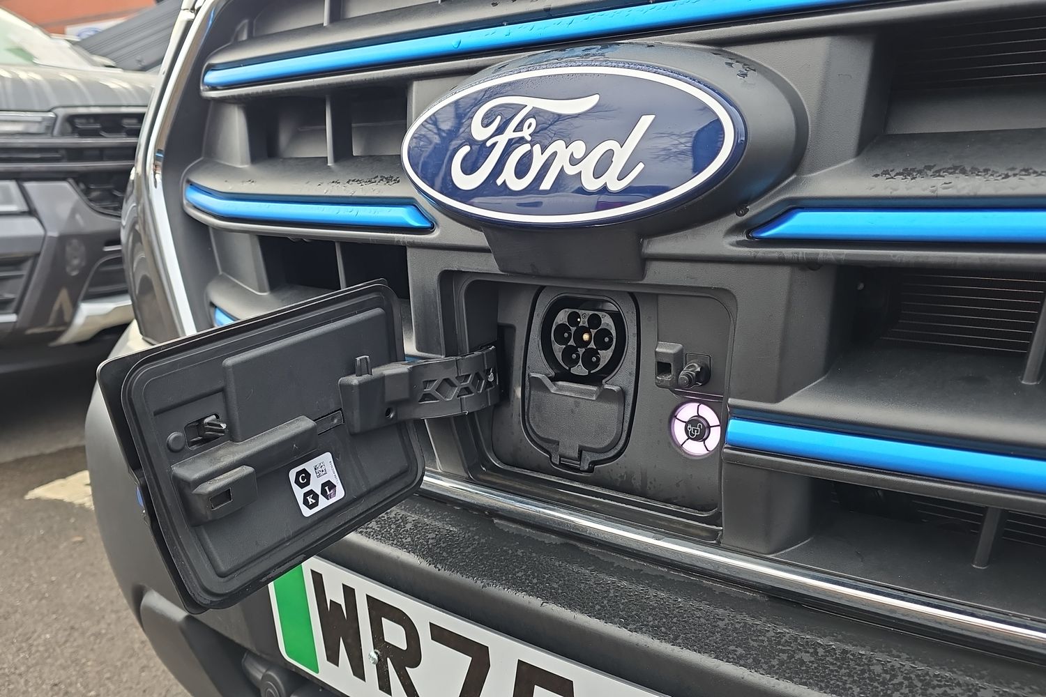 Ford E-TRANSIT Photo 14