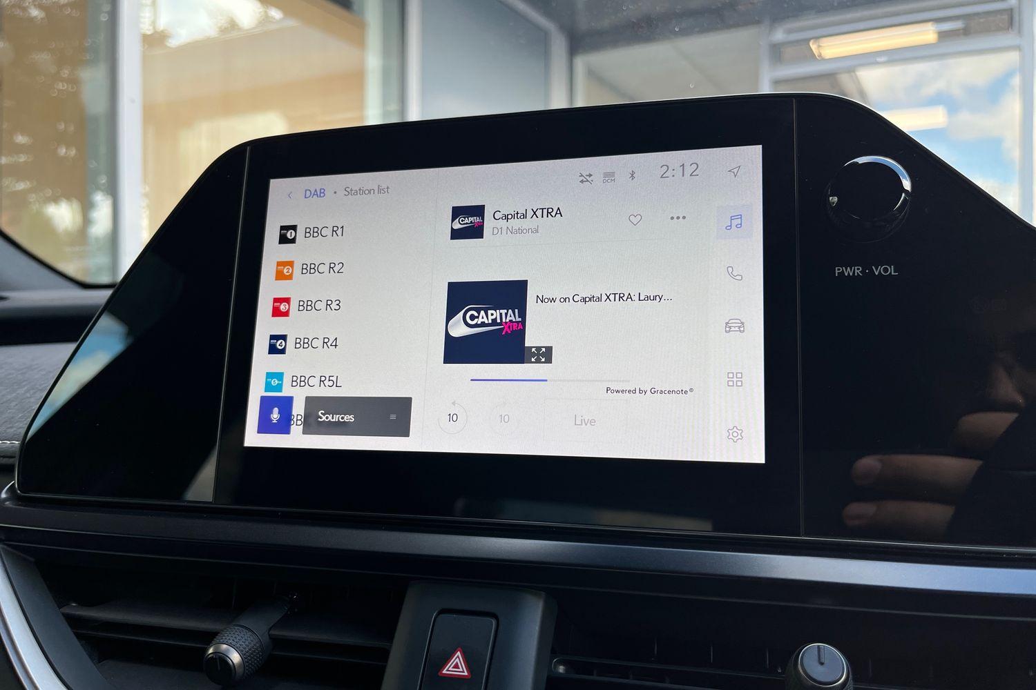 Lexus UX Photo 26