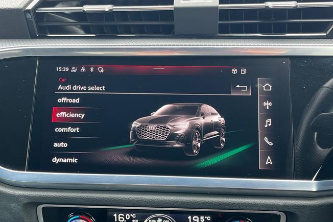 AUDI Q3 Photo 22