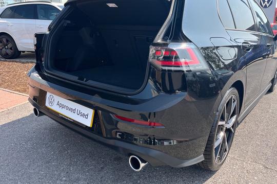 Volkswagen Golf Photo autoimg-be808cf432731bebb5d69f1ab3dcfa0bfe9d9486.jpg