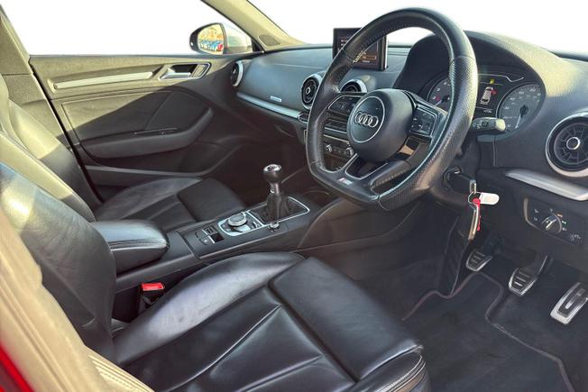 AUDI S3 Photo 6