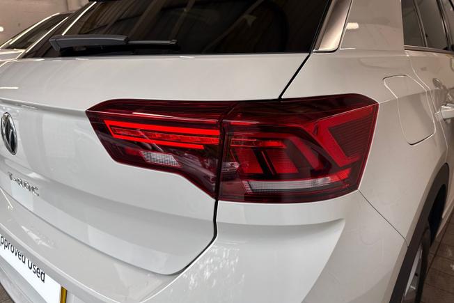 VOLKSWAGEN T-Roc Photo 18