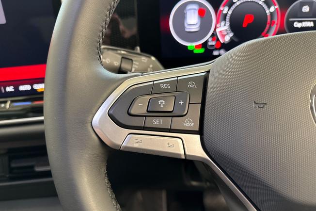 VOLKSWAGEN Tiguan Photo 16