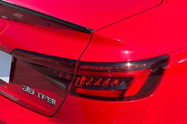 AUDI A4 Photo 18