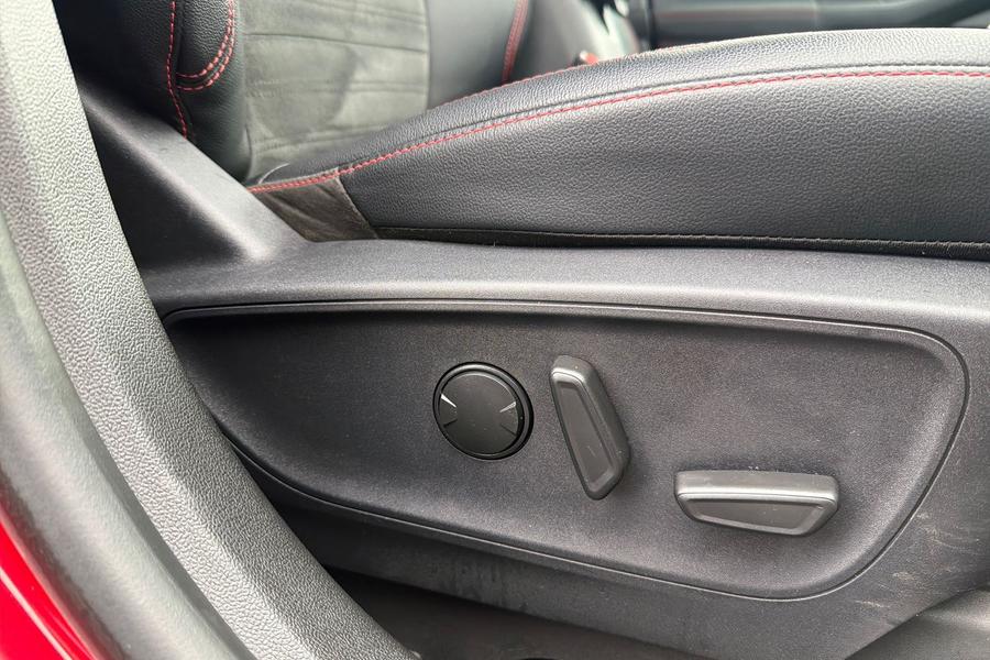 Ford KUGA Photo autoimg-be96de9e1b796a66b048910edbe6b0fecb835bcd.jpg