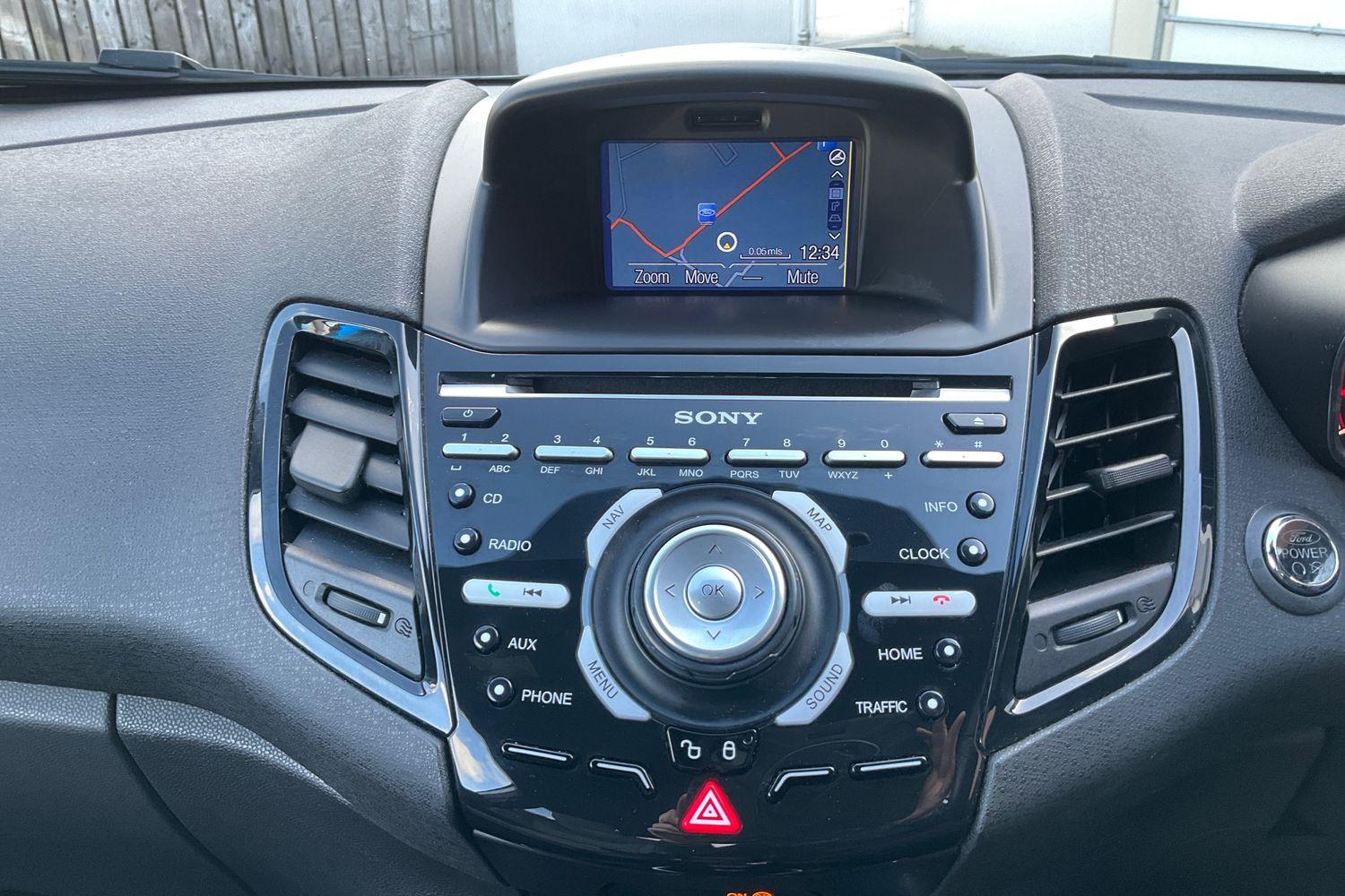 Ford FIESTA Photo 23