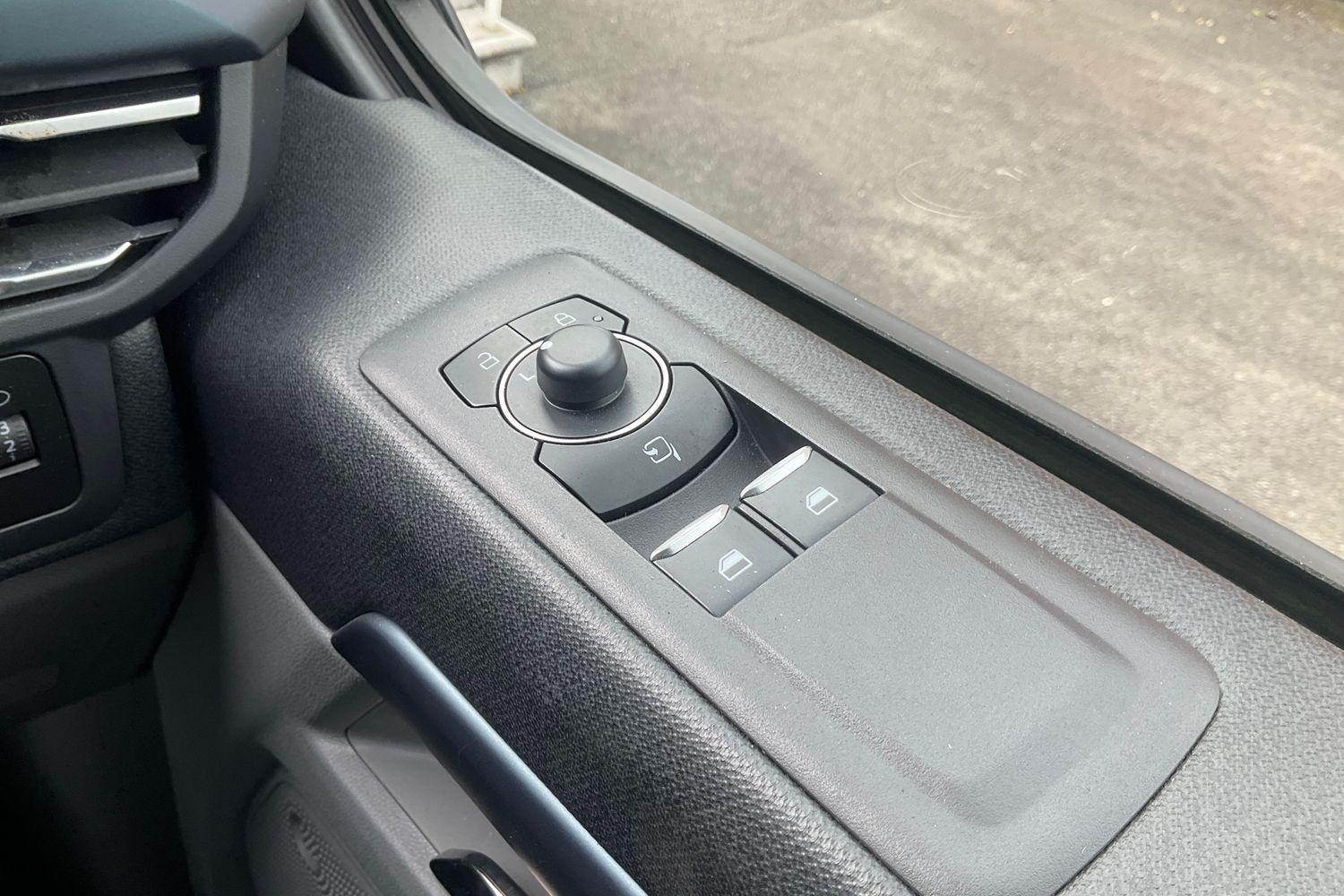 Ford Tourneo Custom Photo 28
