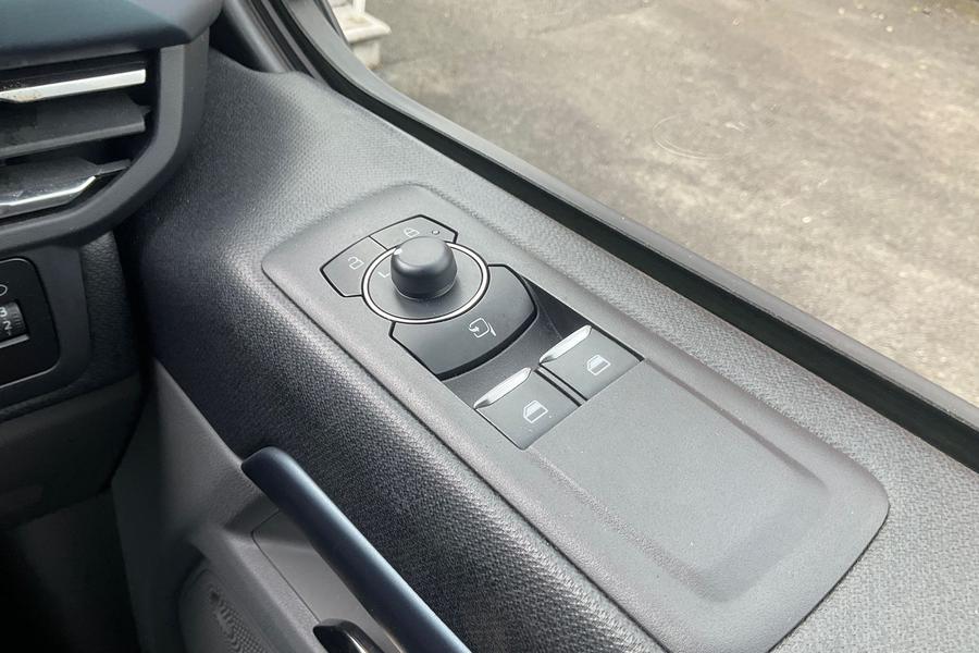 Ford Tourneo Custom Photo autoimg-bea0df8690dfbb1794f37fa2c3ced39f30dacea7.jpg