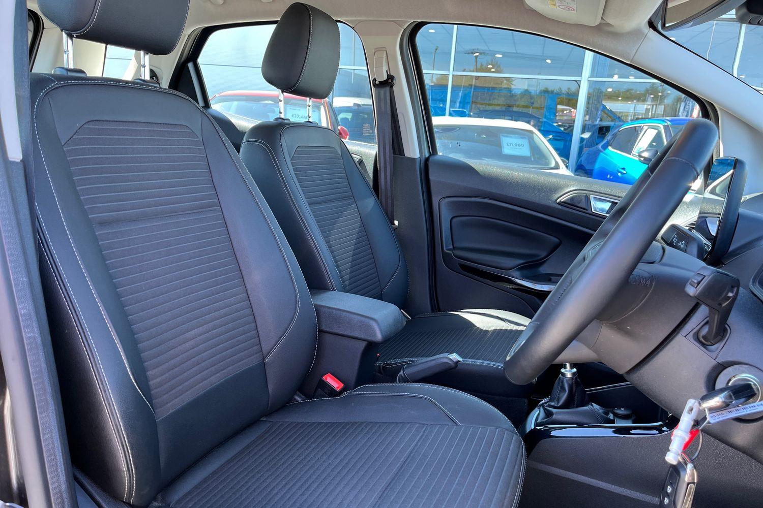Ford ECOSPORT Photo 16