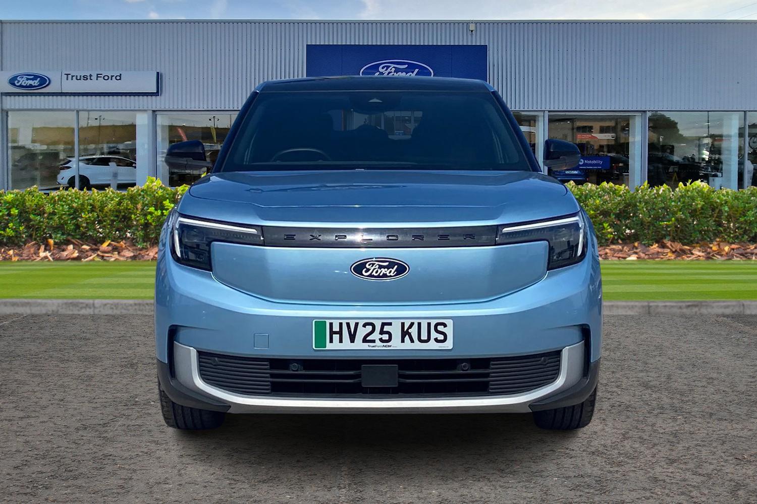 Ford EXPLORER Photo 5