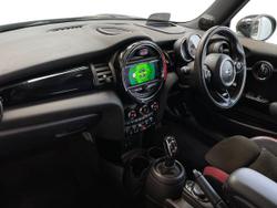 MINI Hatch Photo 2