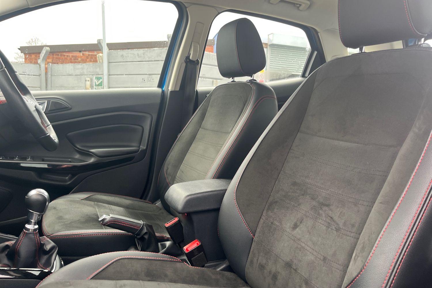 Ford ECOSPORT Photo 18