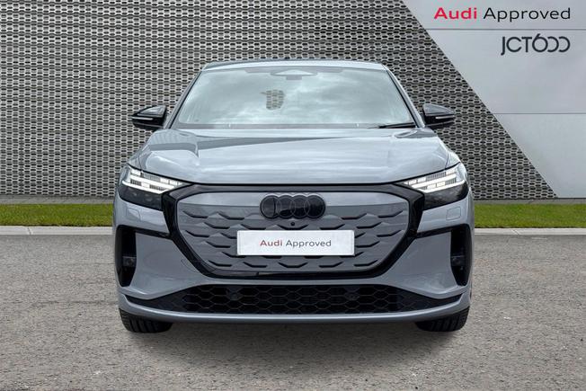 AUDI Q4 e-tron Photo 8
