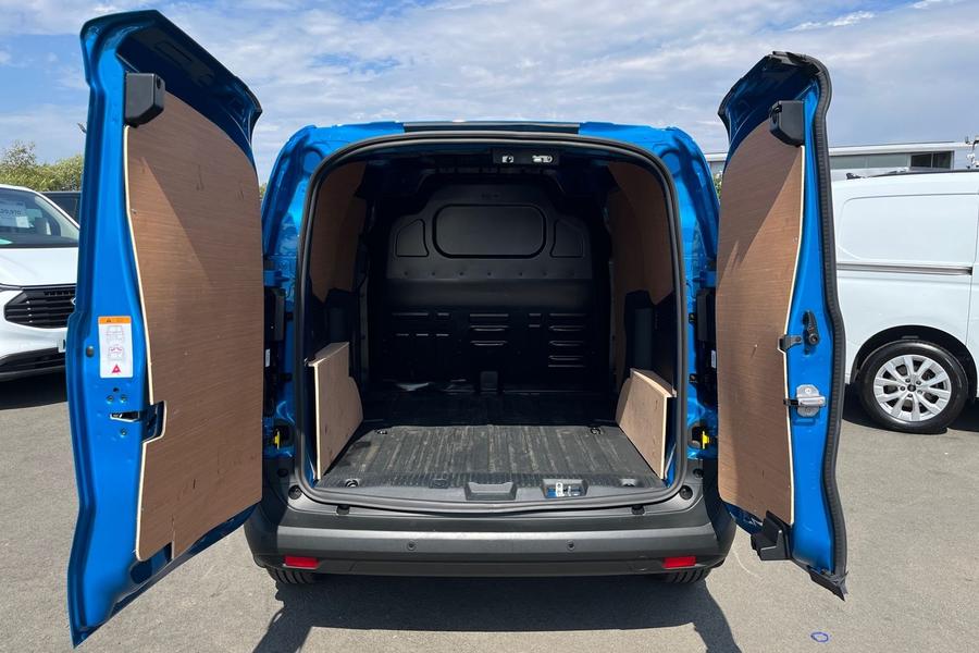 Ford E-TRANSIT COURIER Photo autoimg-bebf58e8e2a7feac3484035ca5da755f5a26a6c4.jpg