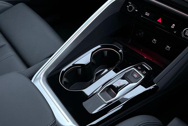 AUDI Q5 SUV Photo 34