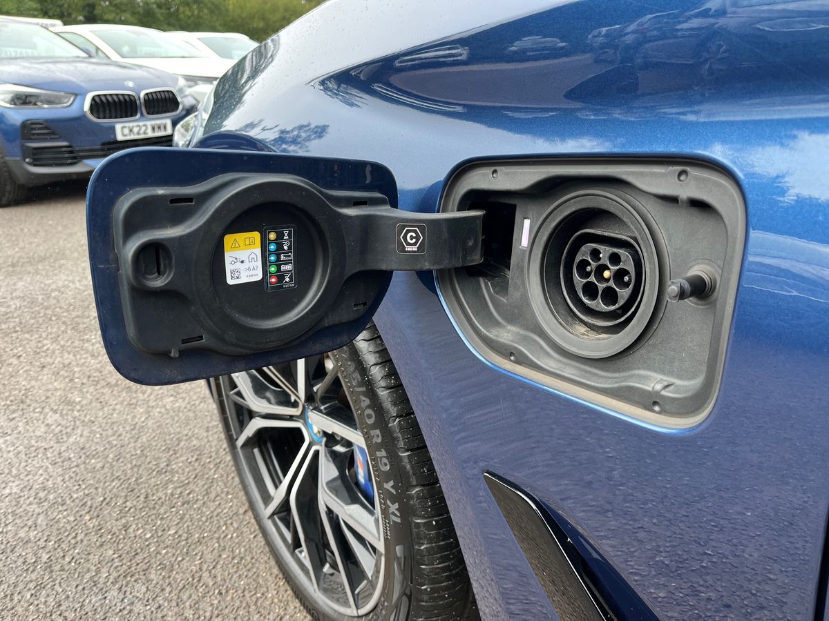 BMW 5 Series Photo 25