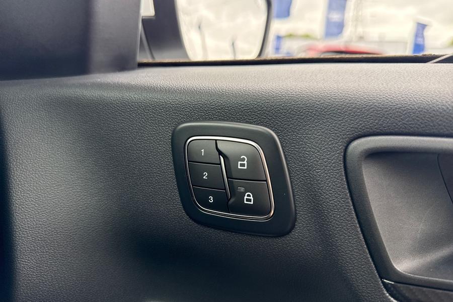 Ford KUGA Photo autoimg-bec89247f8cac4bcafc164382649f66631516413.jpg