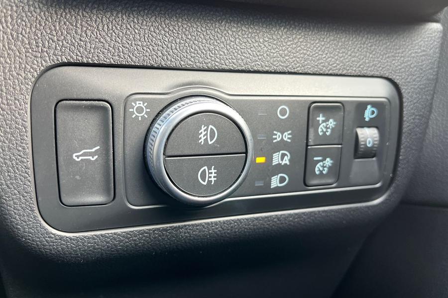 Ford KUGA Photo autoimg-bed1b79a4fcda2608dea955ace2866d975b5da8a.jpg