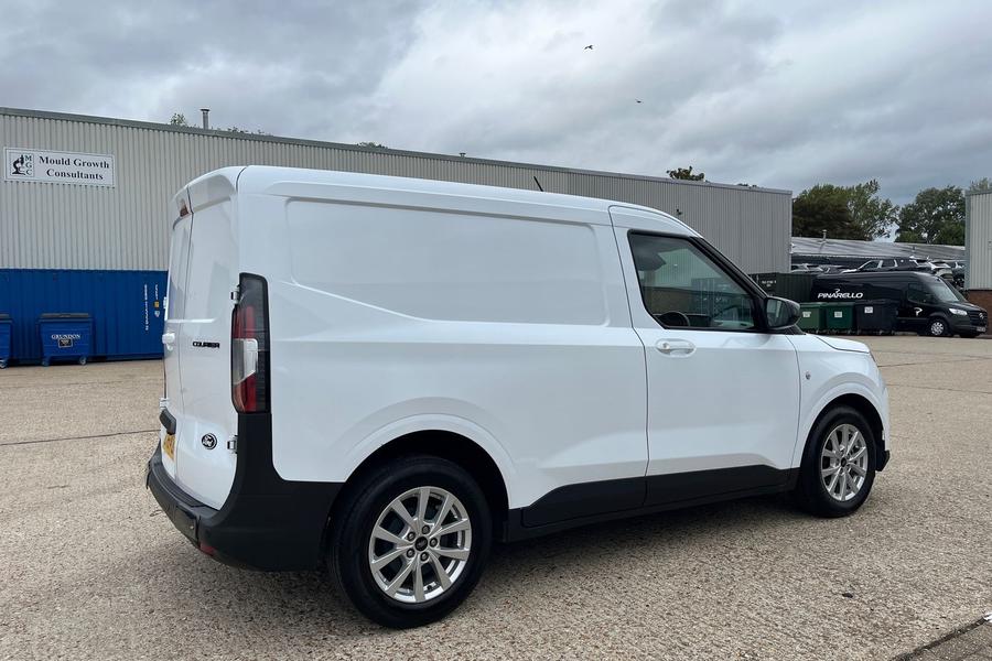Ford TRANSIT COURIER Photo autoimg-bee32f36b0a0b319237522f65732f265b3926522.jpg