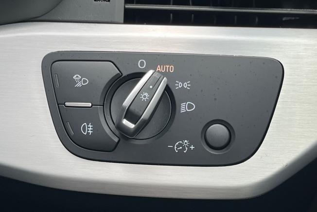 Audi A4 Photo 32