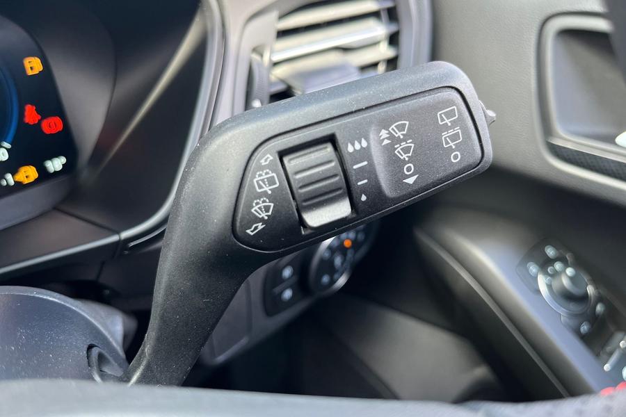 Ford Focus Photo autoimg-beef5f37ba4152817e0489852e41113a1d14eb04.jpg