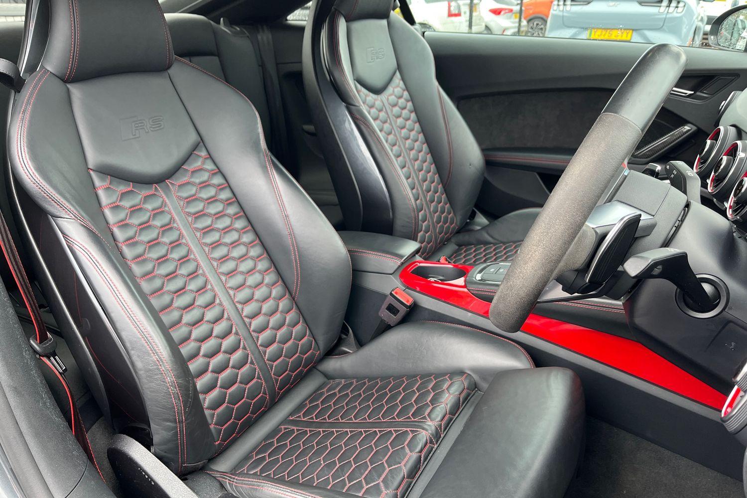 Audi TT Photo 16