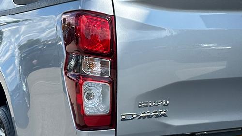 Isuzu D-MAX Photo autoimg-befc88329b8cd24fe2f3cb7a307a0720ef512eba.jpg