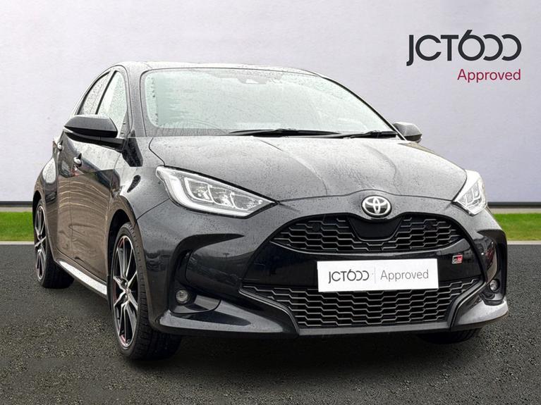 Used 2023 TOYOTA YARIS 1.5 Hybrid GR Sport 5dr CVT [Bi-tone] Black at JCT600