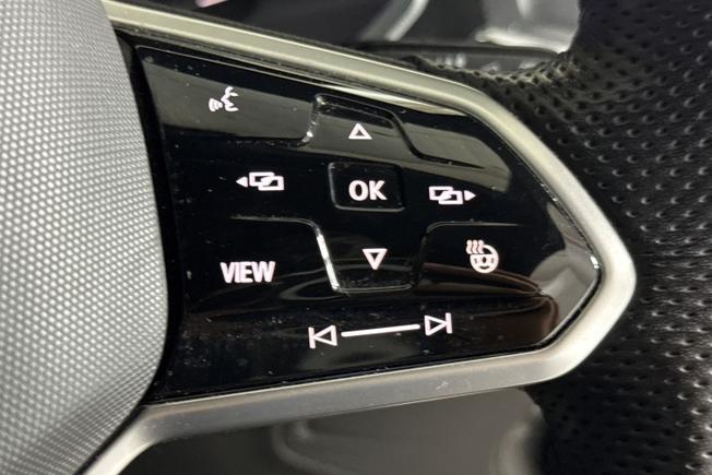 VOLKSWAGEN Tiguan Photo 17