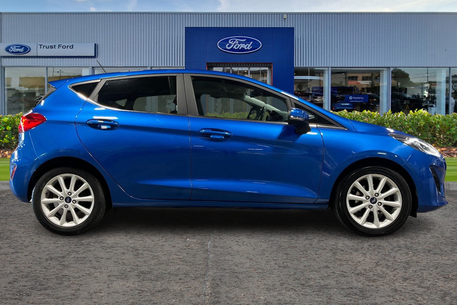 Ford FIESTA Photo 2