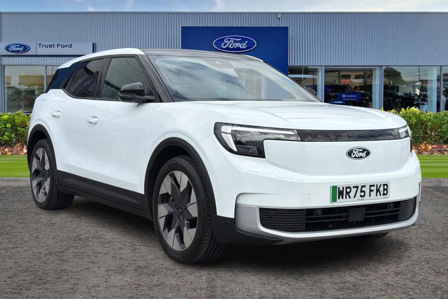 Ford Explorer Photo 0