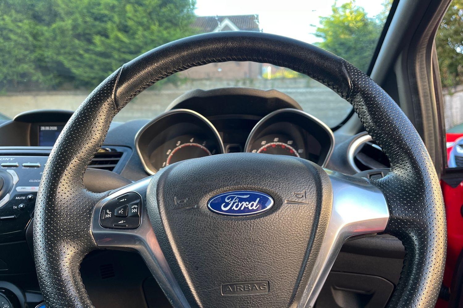 Ford FIESTA Photo 11