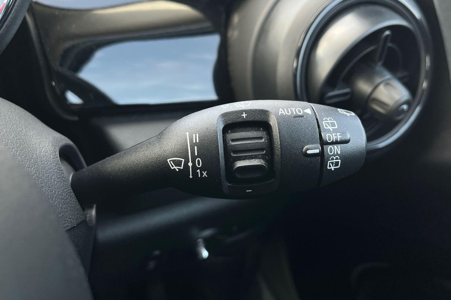 MINI Hatch Photo 14