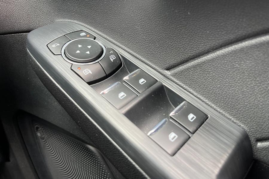 Ford Kuga Photo autoimg-bf13aa54643f72e6596c76ee395d9bfe4234a2f9.jpg